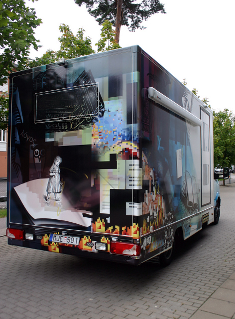 Haninge kommuns bokbuss library bus pixel design bu Kristoffer Zetterstrand